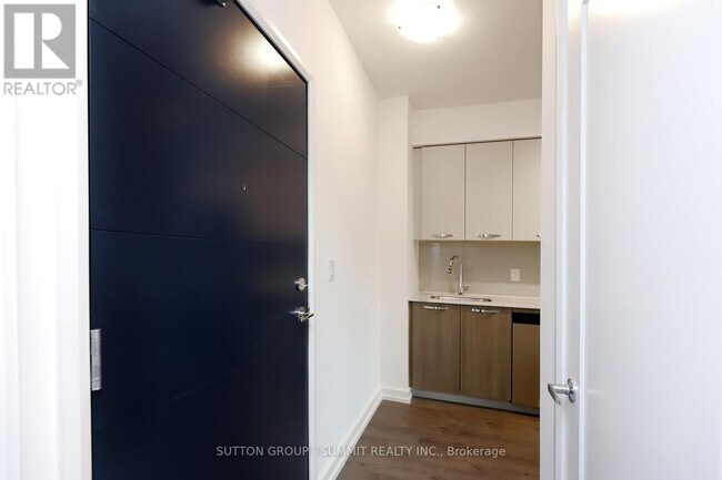 Photo - 75 James St S Unit 1405
