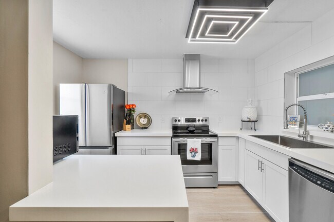Photo - 2805 SW 22nd Ave Unit 104