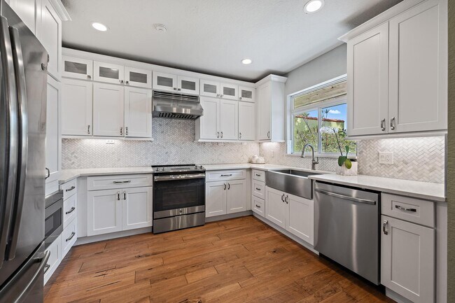 122 S Lake Dr