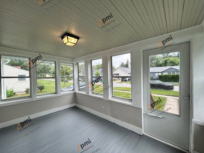 Photo - 810 Plain St