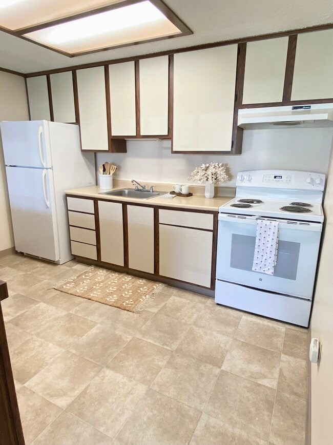 Kitchen - Briarcliff Apartments