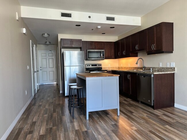 Building Photo - 427 9th Ave Unit 907 Rental