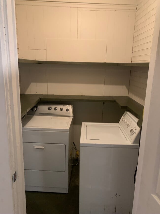 Photo - 318 W 8th Ave