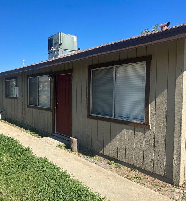 Building Photo - 1175 - 1189 N Parsons Ave Merced Unit 1185 Rental