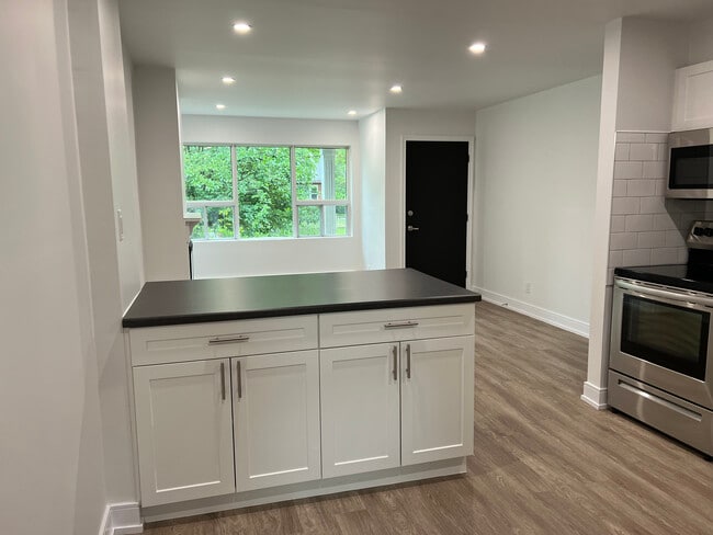 Photo - Newly renovated 2 bedroom 1 bath Unit Unité 01