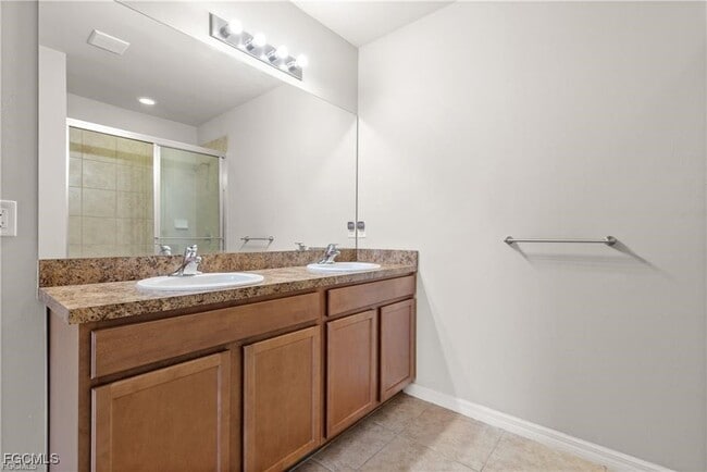 Building Photo - 15268 Yellow Wood Dr