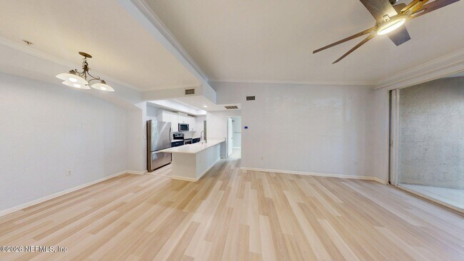 Photo - 10075 Gate Pkwy N Unidad 312