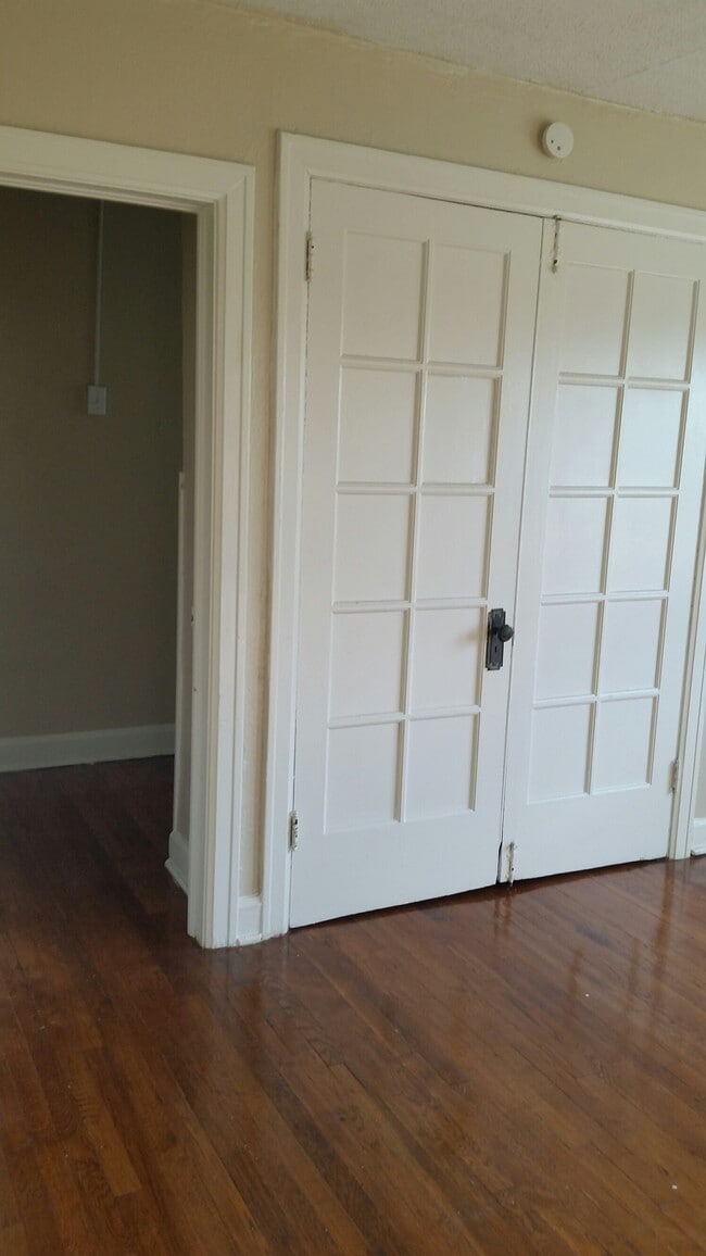 Photo - Brentwood Plaza