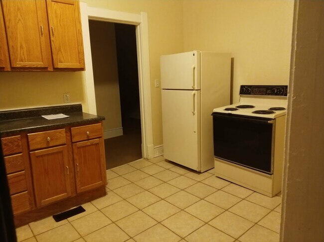 Kitchen - appliances not provided - 2018 Glenwood Ave