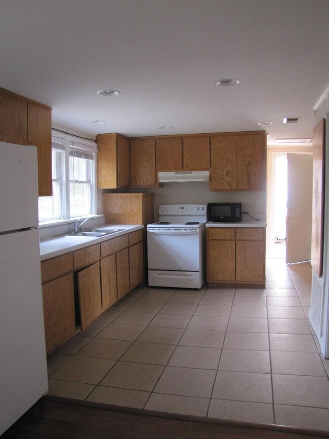 Photo - 451 E 3rd Ave