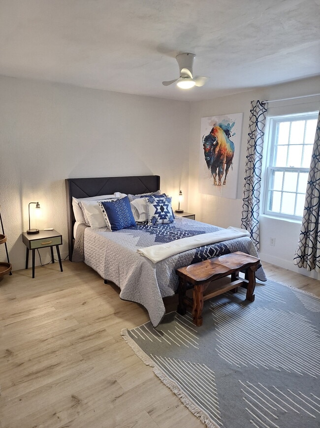 Photo - 912 7th St NW