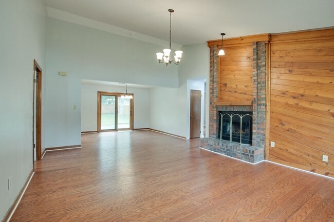 Photo - 2010 Rangewood Cir SE