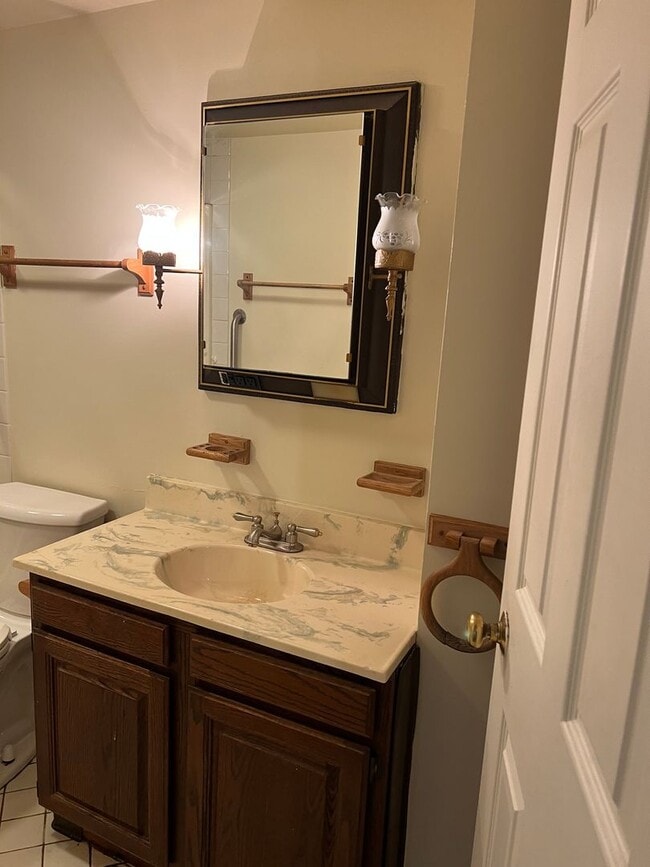 Photo - Great 4-bedroom 2-Bath house for rent in a quiet neighborhood!