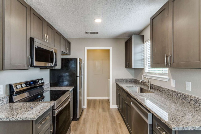 Photo - Updated & Conveniently Located 2 Bedroom Apartment in South Fort Worth