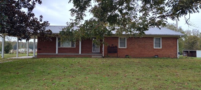 Beautiful 3 Bedroom 1 Bath, Brick Home wit... - Beautiful 3 Bedroom 1 Bath, Brick Home wit...