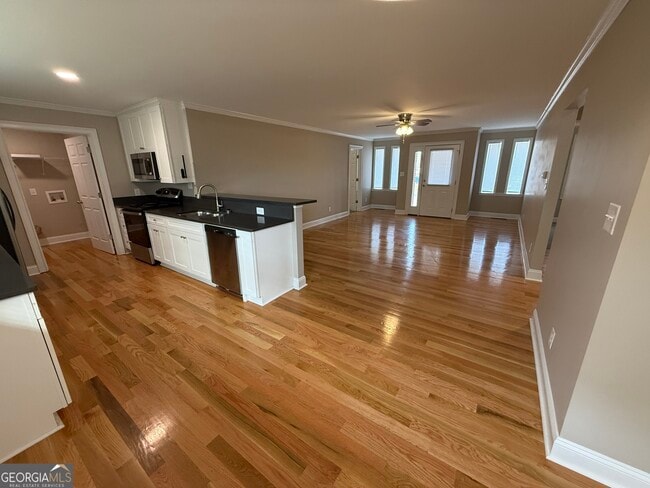 Photo - 657 Athens St