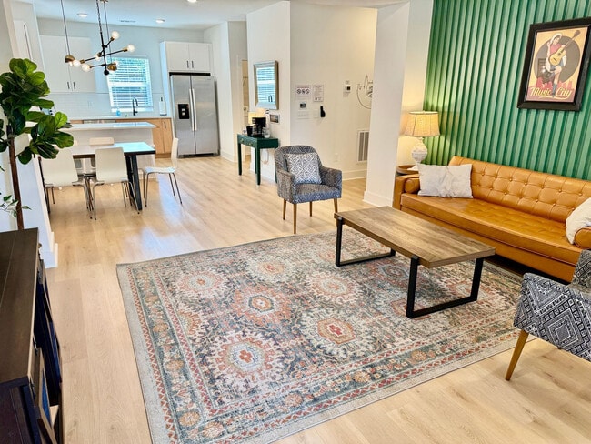 Photo - 118 Fitzgerald Dr Unidad SI FL3-ID1039084P