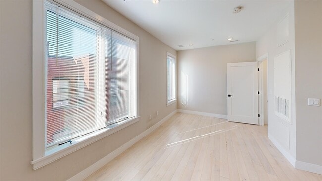 Photo - 196 Green St Unidad 402