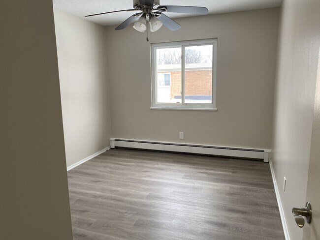 Photo - Cedarwood Estates Apartments