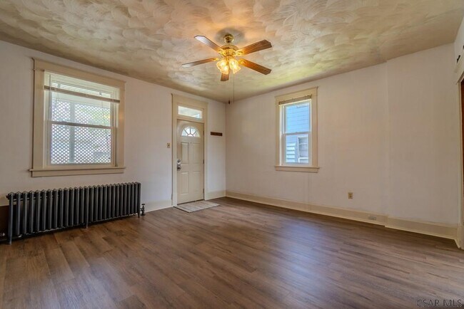 Photo - 222 Strayer St