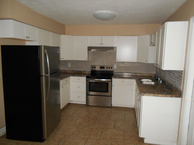Photo - Three bedroom two bath - North Lakeland