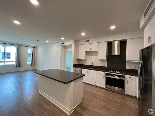 Building Photo - 2404 Nolita Rental