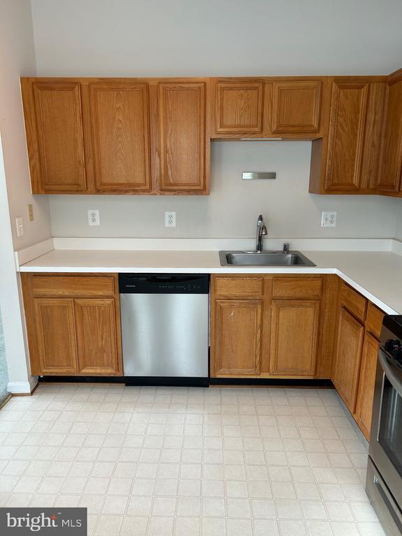 Building Photo - 46614 Drysdale Terrace Unit 202