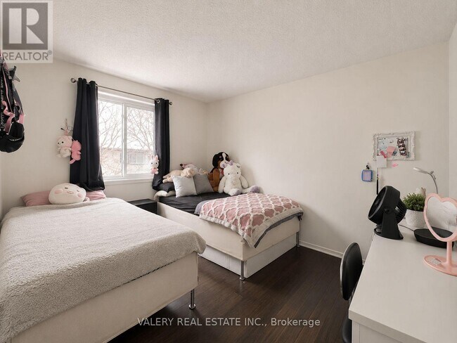 Photo - 45 Hansen Rd N