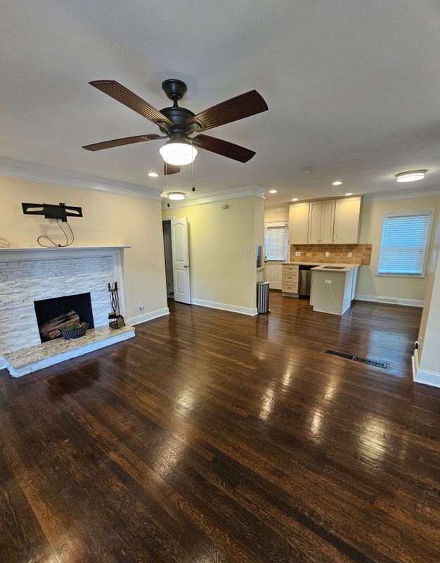 Photo - 276 Frasier St SE