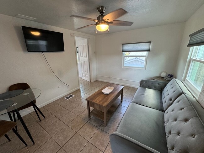 Photo - 102 NE Craven St
