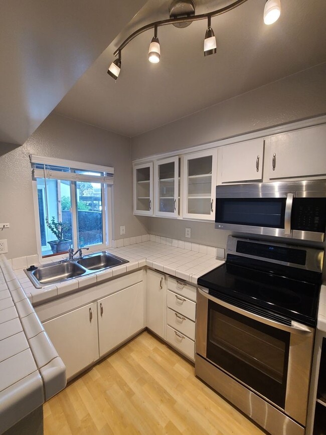 Photo - Spacious and Comfortable - Large 1Bd/1Ba - Lots of Natural Light - Private Patio w/ Sun Screens