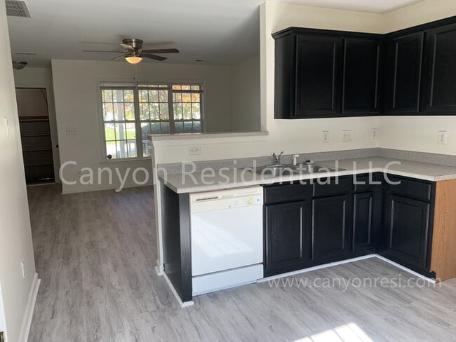 Photo - Recently Renovated!! Beautiful 2 bedroom with den!!