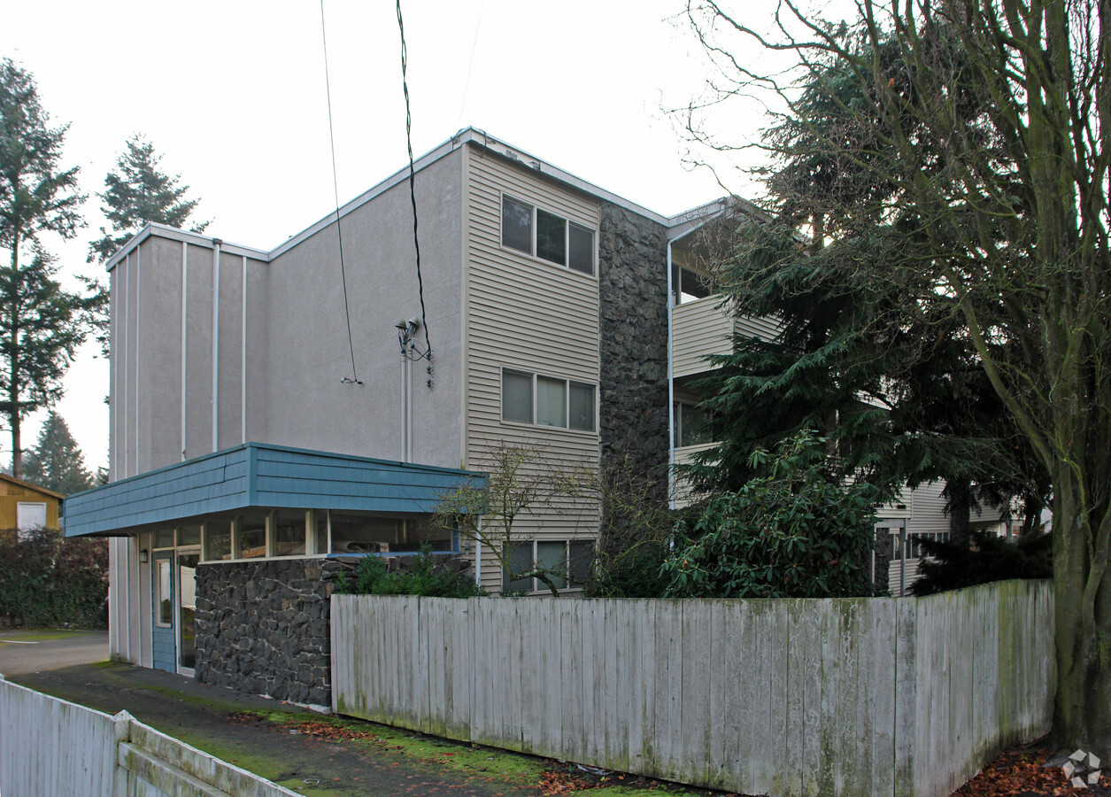 Matador Apartments - Matador Apartments