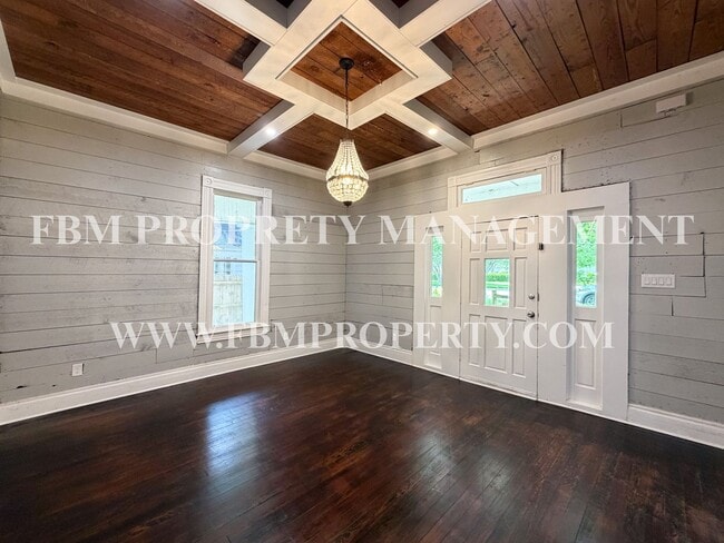 Photo - 405 W Denton St