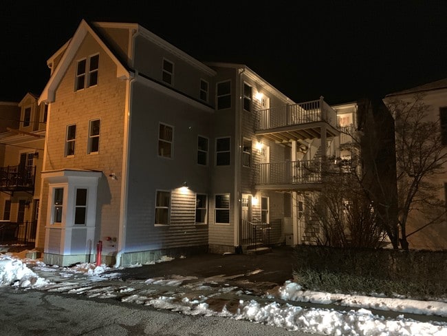 17 Howland St Unit 2