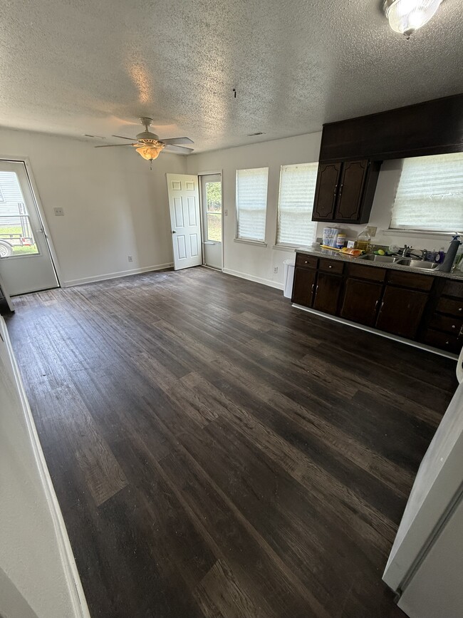 Photo - 22235 Hood St