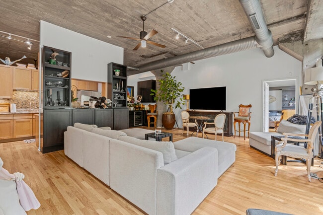 Photo - 1070 W 15th St Unit 147