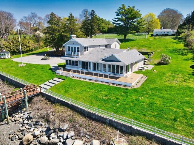 Photo - 149 Nanaquaket Rd