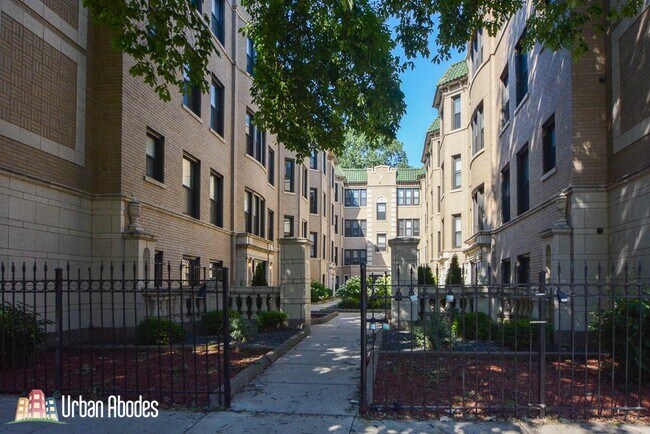 Photo - 4040 N Ashland Ave Apartments