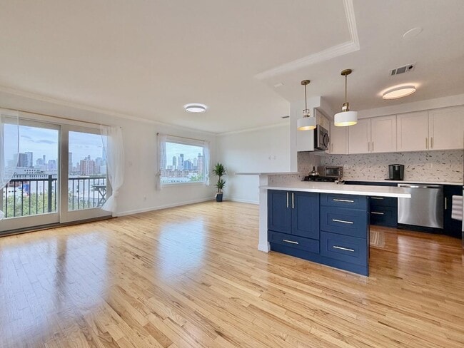 Building Photo - 126 OGDEN Ave Unit 3