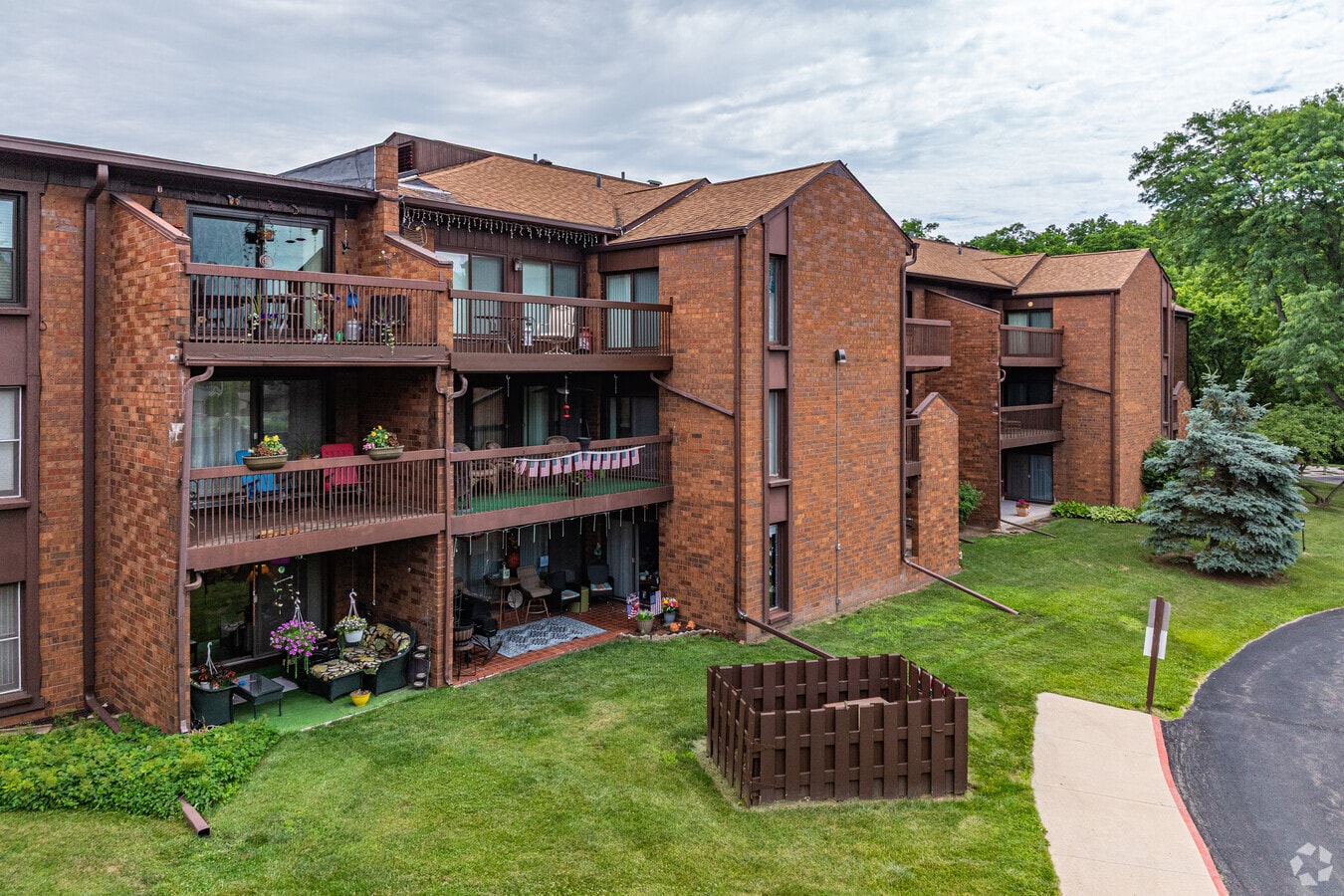 Alternate Image - Cloisters of Forest Hills