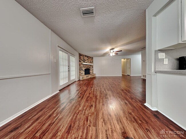 Photo - 1916 Tracey Cir