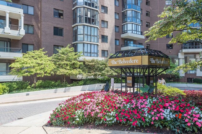 Photo - 1600 N Oak St