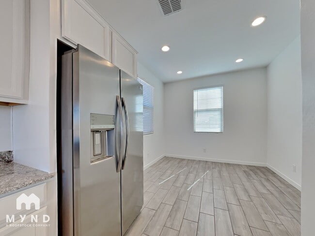 Photo - 438 E Diamond Dr