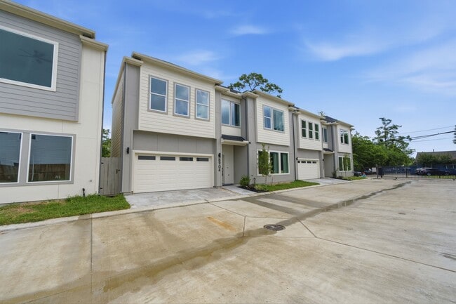 Photo - 8910 Knoll Leaf Dr