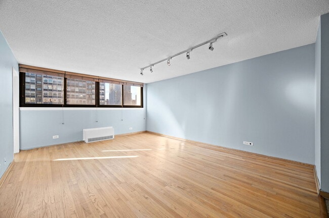 Photo - 30 E Division St Unidad 14C