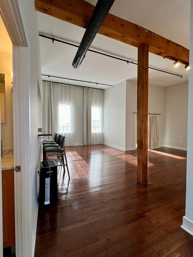 Photo - Luxurious 1-Bedroom Condo at Cuthbert Loft... Unidad 501