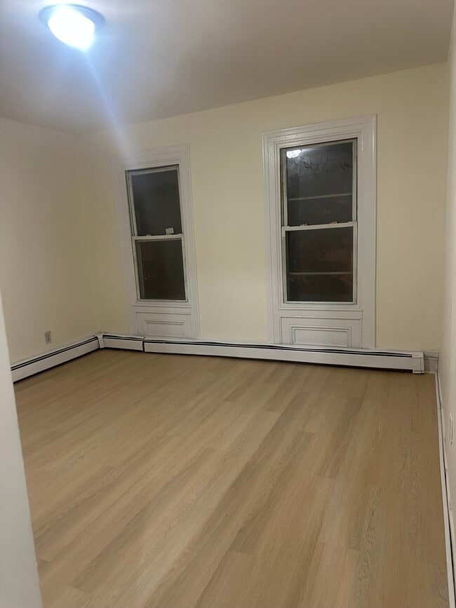 Building Photo - 612 S Park St Unit first floor