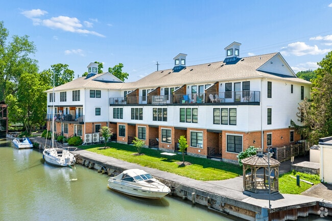 Building Photo - Boathouse Landing on Cayuga Inlet
