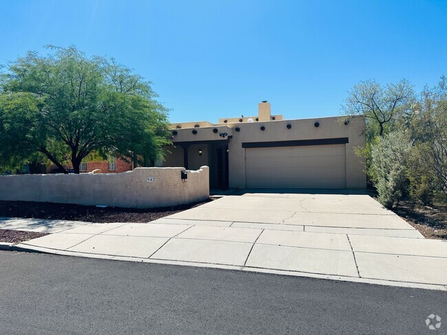 Building Photo - Beautiful Home in UofA Neighborhood!